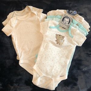 SOLD 7 onesies bundle